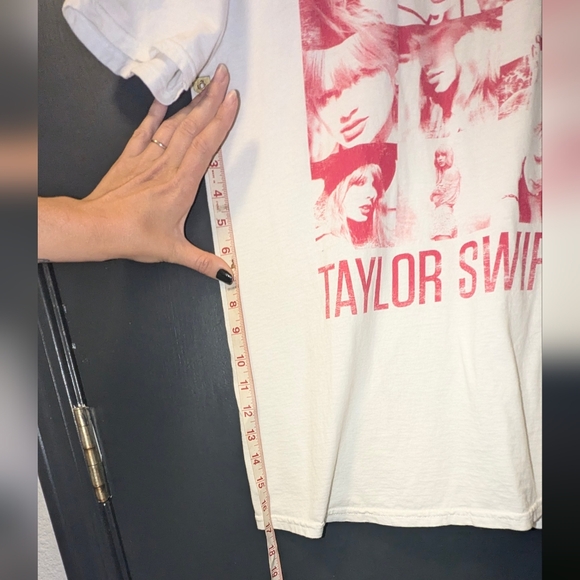 Taylor Swift 2013 Red Concert T-Shirt White Red Squares Women’s Small Swifties - Picture 7 of 7